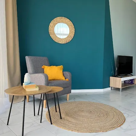 First Line With 1 Free Parking Space, No Balcony, Ground Floor Apartment Pomorie