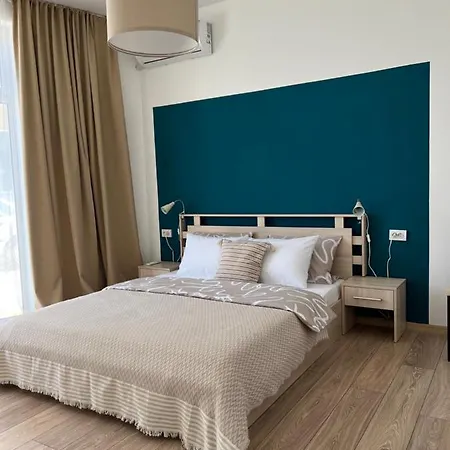First Line With 1 Free Parking Space, No Balcony, Ground Floor Apartment *