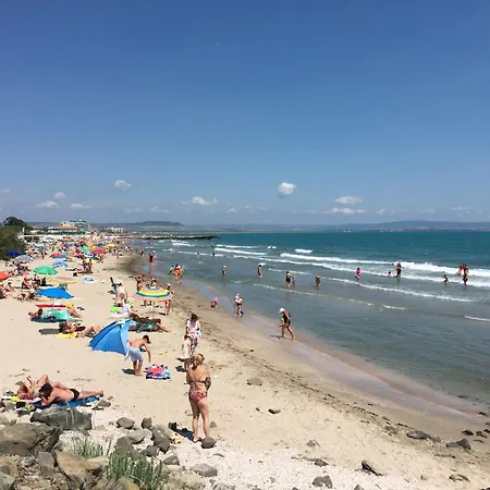 First Line With 1 Free Parking Space, No Balcony, Ground Floor Apartment Pomorie